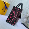 Designer Tote Shopping Bag Women Handväska axelväskor kalvskinn äkta läder vit polka prickade klassiska bokstäver totes väska zip pocket silver hårdvara