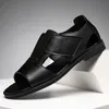 Sandales d'été en cuir de haute qualité pour hommes, chaussures décontractées, respirantes, pantoufles d'extérieur, noires et brunes, grande taille