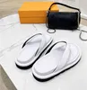 Berömda varumärkesdamer tofflor Kvinnors designer Casual Walking Loafers Men's Sandals Classic Luxury Beach Shoes For Par Bekväma hem utomhusskor