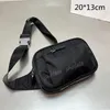 Męskie czarne torby na klatkę piersiową Projektanci Crossbody Torba rowerowa na talię Unisex Średnie torebki Kieszenie na suwak Wzór trójkąta PD21080401