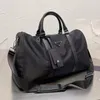 Mode Duffle Bag Hoge Kwaliteit Mannen Driepersoons Black Nylon Travel Tassen Heren Handvat Bagage Gentleman Business Tote met schouderriem AAAAA +