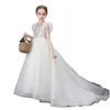 2022 Witte bloemenmeisje jurken voor bruiloft juweel nek bal jurk kanten appliques kralen diamant kinderen meisjes optocht jurk sweep trein verjaardag jurken