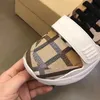 Basketskor avslappnad hög designer äkta läder klassiska rutiga tränare bär ränder sko mode tränare för man kvinna bur färg bar sneakers