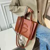 Kvinnor PU -läder crossbody -väskor med kort handtag på lyxiga damer axel liten handväska och förföljer nya satchel g220519