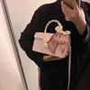 Bolsa de bolsa de moda on -line de lojas de folga em setembro Esta popular lenço de seda feminina em gravação pequena