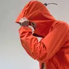 Giacca da uomo Violent Orange Serie di arrampicata all'aperto Primavera e autunno Cappotto da sci da uomo di fascia alta in gomma a piena pressione resistente alle intemperie