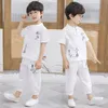 Kläder sätter mode 2022 Summer China Vintage Kid Boy Casual Tracksuit Kort ärm T-shirt Byxa 2-stycken för 2 3 4 5 6 9kläder