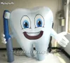 Reclame opblaasbare tandballon 2m / 3m gigantische witte tandvormige cartoon mascotte figuur Dental model met tandenborstel voor evenement