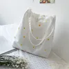 Piccole borse in tela per le donne ragazze Shopper Designer Designer Handbag Ricamo Casual con Daisy Crochet Cute Mesh Should tote Bag 220413