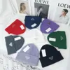 Artiste Bonnets de luxe Designer Winter Bean Hommes et jeunes femmes Design de mode Magasins de tricot Chaud Prasdas Seau Prasdai Bonnets Chapeaux Automne Bonnet de laine Lettre venteuse