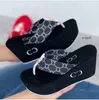 2022 New Designer Women Sandal with Double Mini G Rubber Sole Logo Buckle Slipper Foam Runners Leather Classical Fashion Show Style Full Package Large Size 36-43