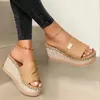 Sandaler 2022 Klackar Peep Top Summer Shoes Women Beach Slides Toe Buckle Platform Wedge Ladies Casual Kvinna