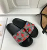 Designer homens mulheres chinelos slippers slides sandal luxo plana flores de morango sapatos praia outdoor flor flip flops tamanho 35-46