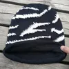 ビーニー/スカルキャップビジュアルアクスルラグジュアリー冬の帽子ゼブラパターン女性のための帽子を編むファッションウォームスカリービーニーレディースカジュアルカバーヘッド