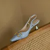 Sandalen Zuid-Korea Beige White Small Square Head 2022 Stiletto-schoenen met mid-hak damesstijl Baotou Sandalsandals