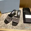 Tasarımcı Slaytlar fırçalanmış deri pompalar Yaz ekran baskılı yüksek topuklu moda düz flip flops klasik ayakkabılar