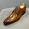 İş Ayakkabıları Erkekler Oxford Hakiki Inek Deri Sivri Burun Moda Açık Lace Up Yüksek Kalite Oyma Ofis Düğün Ayakkabı 220321