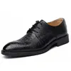 Klassiska lyxiga män affärsläderskor 2022 vårspetsade mäns formella koreanska version brittisk svart bröllopsklänning sko