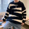 Zebra randiga tröja män förtjockade par kläder retro vinter japansk tröja ful sweetshirts mode överdimensionerade tröja l220730