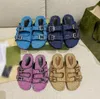 Klassisk retro platt botten tofflor män kvinnors duk brev tryckning sommar sandal par fritid hem toffel lyx utomhus strandskor sandaler