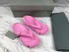 Scivoli di design all'ingrosso Pantofole da donna Sandali estivi freschi Sandali da spiaggia Piattaforma piatta Sandali da donna Sandali da bagno Scarpe da casa Infradito Pantofola causale a righe 0508