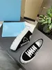 zapatos de diseñador Travel Flat Trainers negro mujer con cordones Deportes casuales 100% Lacado brillante zapatilla de deporte de cuero blanco Zapato de fondo grueso plataforma dama zapatillas de deporte tamaño 35-40-41