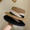 Brede rand hoeden Japans papieren rietje geweven platte tophoed zomer zwart en wit chiffon met een van de match schaduw aardbeien