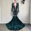 Långärmad Prom Klänningar 2022 Sexig sjöjungfrun Sheer Sparkly Emerald Green Sequined Black Girls Prom Gala Party Gowns Ee