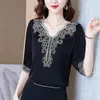 Blusas femininas camisas blusas elegantes moda 2022 plus tamanho mulheres vestuário preto manga curta v-pescoço bordado seda cetim top feminino