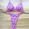 Qinjoyer różowe stroje kąpielowe kobiety brazylijskie bikini urocze serce nadruk stroju kąpielowe seksowne stringi bikini zestaw kąpielowy Kobiety Kobiety na plaży 220518