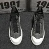 Scarpe da ginnastica retrò maschili di design alla moda Scarpe basse con lacci Scarpe casual da uomo hip hop nero grigio