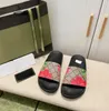 Designer homens sandálias mulheres com caixa de flores corretas Sapatos de bolsa de poeira Slide Slide Summer Sandália plana larga Slippe