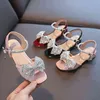 Kinder Sommer Schulschuhe für Mädchen Schwarze Ledersandalen 2021 Kindermode Strass Schleife Sandalen 3 5 7 8 9 10 11 12 Jahr G220523