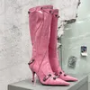 Designer-Cagole-Stiefel für roten Teppich, Lammleder, Schwarz, feinkörniges Lammleder, kniehohe Damen-Stiefel, Nietenschnalle, verzierter seitlicher Reißverschluss, spitz