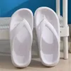 TopSelling Großhandel Flip-Flops Clip-On Outdoor Eva Casual Hausschuhe Flache Dicke Unterseite Weiche Sohle Ins Paar Außerhalb Frauen Hausschuhe Designer Paris