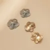 Vintage Pearl Metal Rose Flower Stud Örhängen för Kvinnor Bröllop Bröllop 2022 Trend Guldfärg Boho Earring Femme Smycken