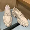 Mocassini eleganti da donna Mocassini da donna Chunky Monolith Sharp Pointy in pelle spazzolata Slip on Mules Scarpe casual a punta Nero Bianco Flatform Flatform Flats Mule