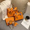 X Neue mode einfache mini große kapazität hängen tasche eine schulter umhängetasche net rot frau hangbag mit seidenschal