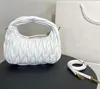 Sac pour femme Épaule Iconic Designer Wander two miu Matelasse Nappa Hobo Matériel doré Lettrage en métal Moraillon Baguette Devant Coton Minorité française