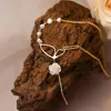 Hänghalsband minar elegant oregelbunden sötvatten pärla chokers halsband för kvinnor vit ros ihålig fjäril fransk juvelrypendant