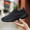 Running Shoes 2023 Autumn Woman Fashion New Leature Ladies Blindable Cara de coração fofo Casual Sneakers 220425