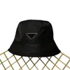 Brand Bucket Hats Men Designer Designer Hat z listem trójkąta Sunbonnet Black Beach Casquette Podróżowanie Sunhats258s