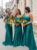 2023 Een schouderbruidsmeisjesjurken voor Afrika Uniek ontwerp Volledige lengte bruiloft Guestjurken Junior bruidsmeisje Ribbon Elastische zijde zoals satijnen feestjurken