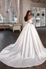 2022 Satin blanc simple Une robe de mariée en ligne sur l'épaule à manches courtes de style coréen robes de mariée