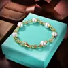 Luksurys projektanci bransoletki kobiety urok bransoletka perły biżuteria wszechstronna moda wysadzana wysokiej jakości bransoletki butikowe biżuterii