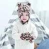 فصل الشتاء دافئ طفل الفهد النمط قفازات صعد القبعة وضعت الأذنين لطيف بيني مجموعة طقم لطفل فتيان فتيات طفل