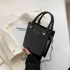 Geldbörsen Verkauf Vielseitige ausländische Stil Spiegel kleine Tasche Damen 2022 neue Messenger Bag Lackleder helles Gesicht rhombisches Gitter One Shoulder Tote