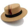 Basker vinterhöstkvinnor platt homburg fedora hatt för elegant lady ull fläsk paj chapeu båt med mode fjäderberetter