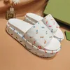 2022 Designers de luxo mais recentes mulheres chinelas sandálias Sliders Macaron Bottom grosso não deslizamento de moda de moda de moda de moda ladra Lady Wear Wear Beach Flip-flops