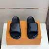 2022 Yeni Lüks Tasarımcı Erkekler Sandalet Konforlu Moda Plajı Tatiller Flip-Two Flip-Flops Klasik Loafers Triple S Spor Sakeler